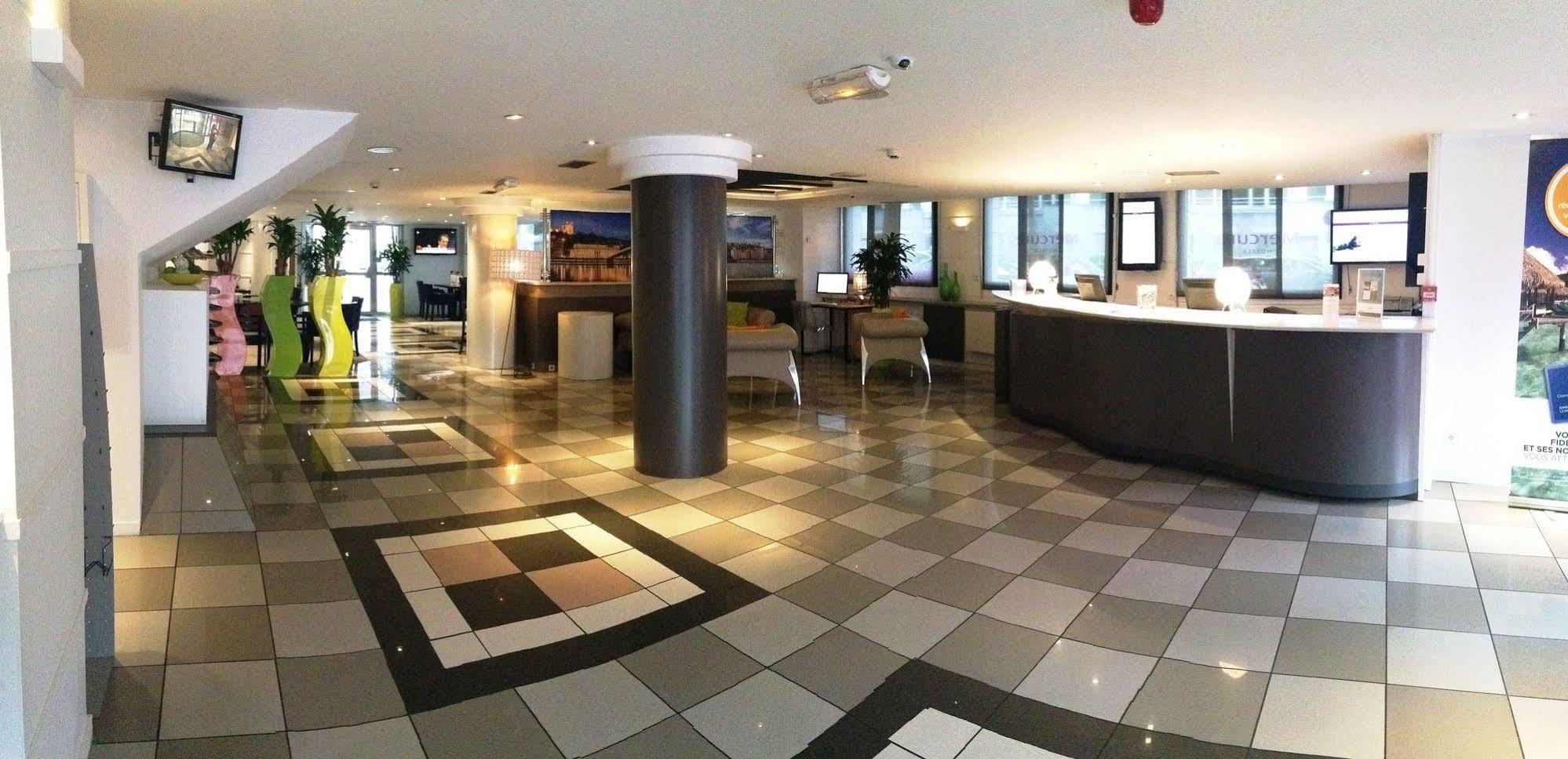 里昂卢米埃尔美居酒店 外观 照片